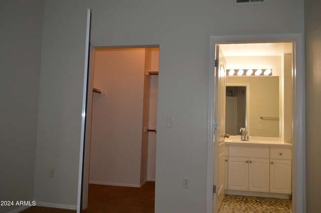 Building Photo - 1701 E Colter St