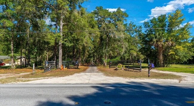 Building Photo - 3135 NE 49th St