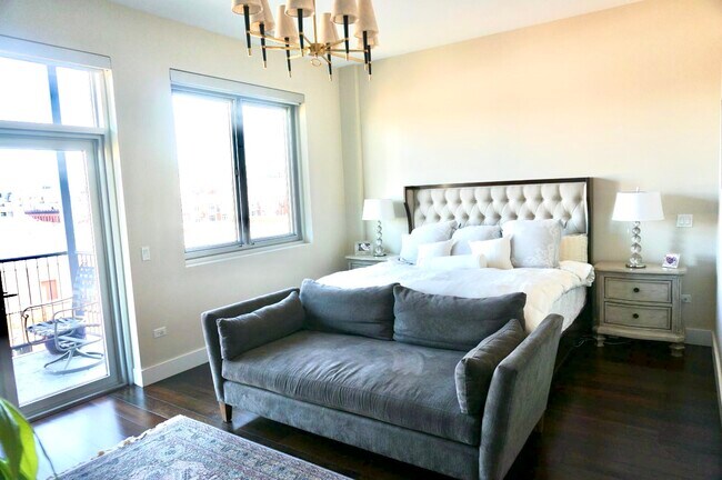 Primary Bedroom - 1120 W Adams St