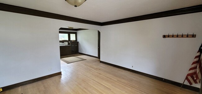 Building Photo - Glendale Awaits You