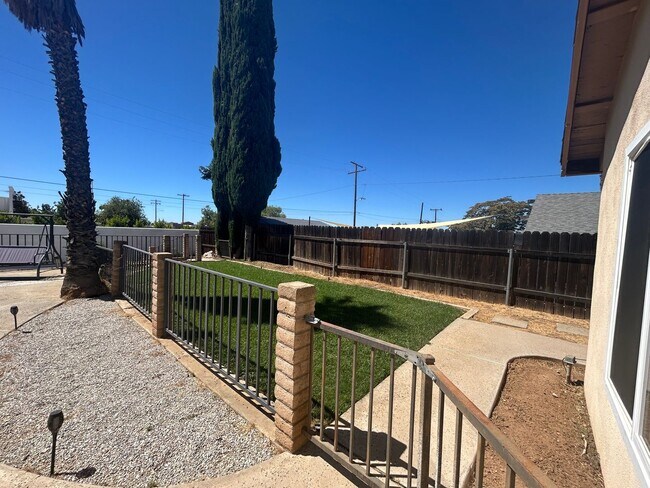 Building Photo - 35121 San Carlos St