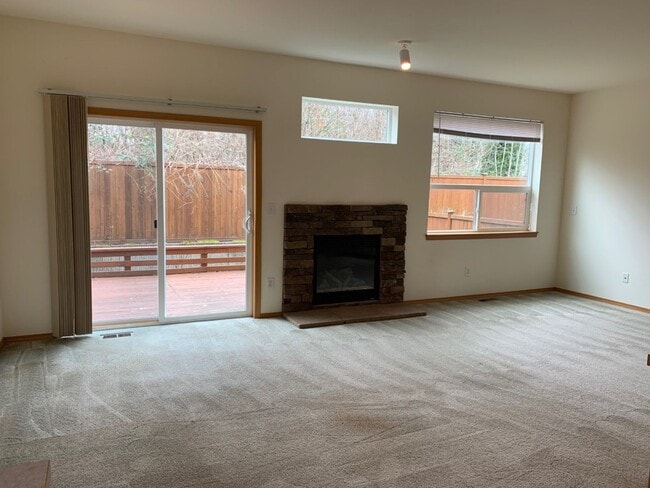 Building Photo - Beautiful 3-bd, 2.5-bath house The Ridge in Kent.