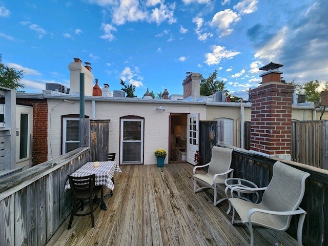 Building Photo - 1713 Riggs Pl NW