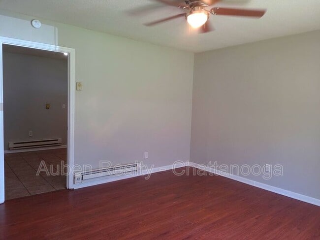 Building Photo - 3329 Pinewood Ave