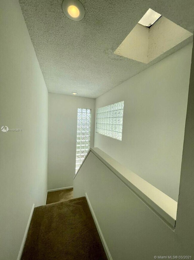Building Photo - 5020 Elmhurst Rd