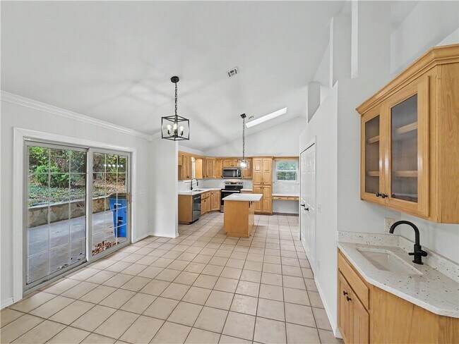 Building Photo - 11 Ettington Dr