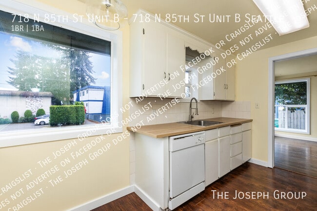 Building Photo - 718 N 85th St