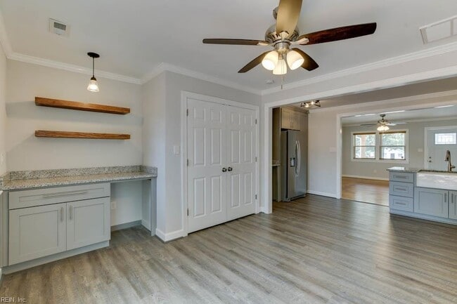 Building Photo - 1405 Baychester Ave