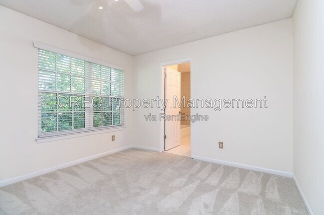 Building Photo - 2065 Emerald Terrace
