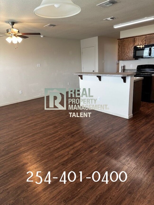 Building Photo - Charming 3-Bedroom, 2.5-Bathroom Duplex in...
