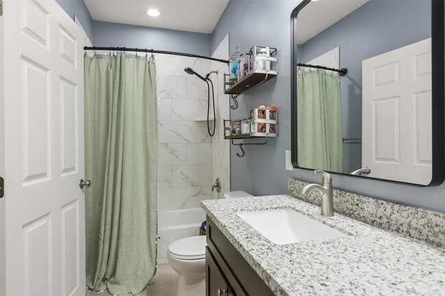 Building Photo - 2518 33rd Ave N