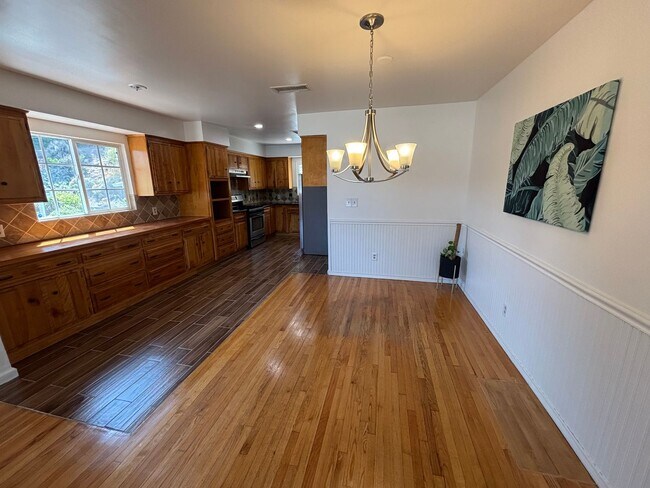 Building Photo - Beautiful 3-Bedroom Single-Story Home in Los Angeles!