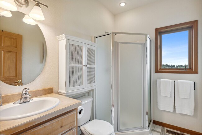 Building Photo - 5-bedroom, 3-bathroom furnished home in Ka...