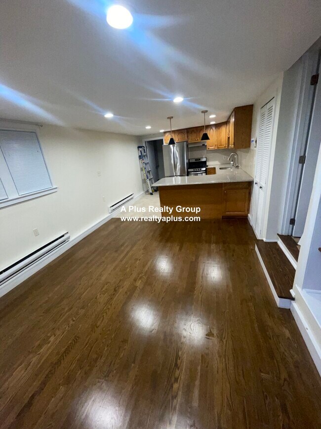 Building Photo - 842 South St