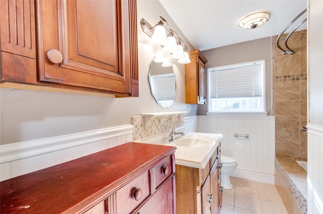 Building Photo - 118 Southbrook Cir