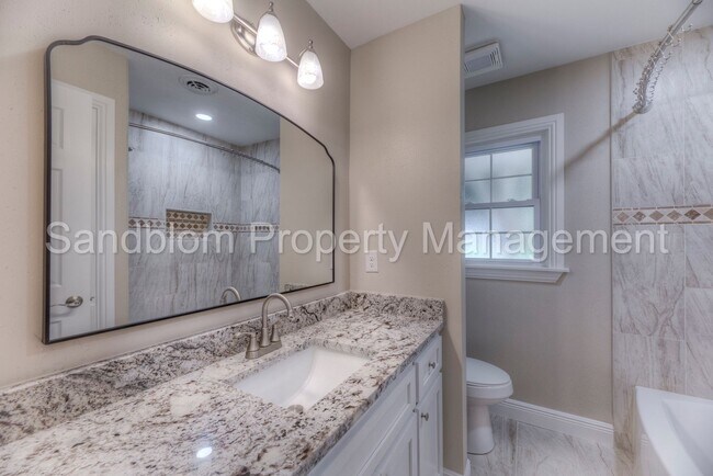 Building Photo - For Lease | Holiday Hills | $2000 Rent Ava...