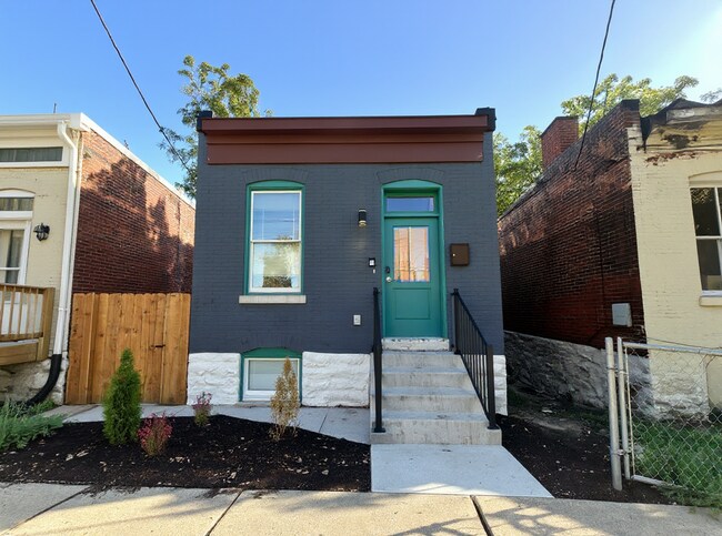 Building Photo - Newly Renovated Single Family Home