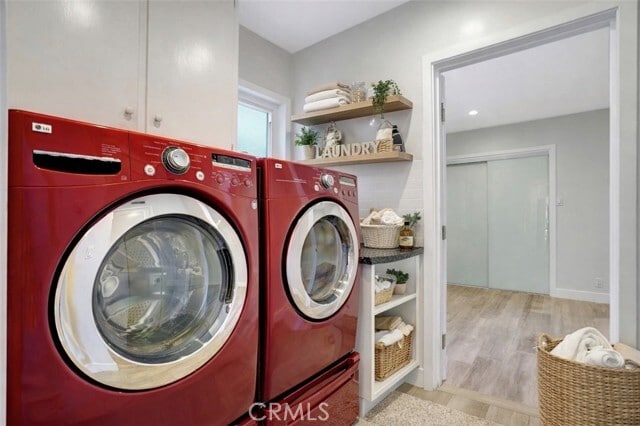 Building Photo - 4450 Hayvenhurst Ave