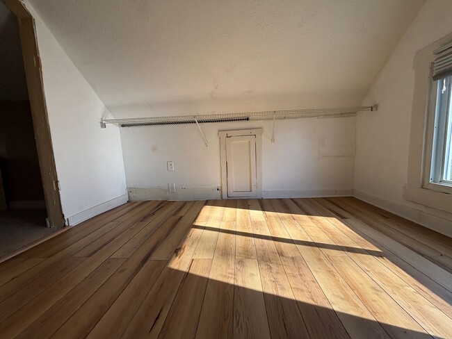 Building Photo - 14 W Carrollton Ave