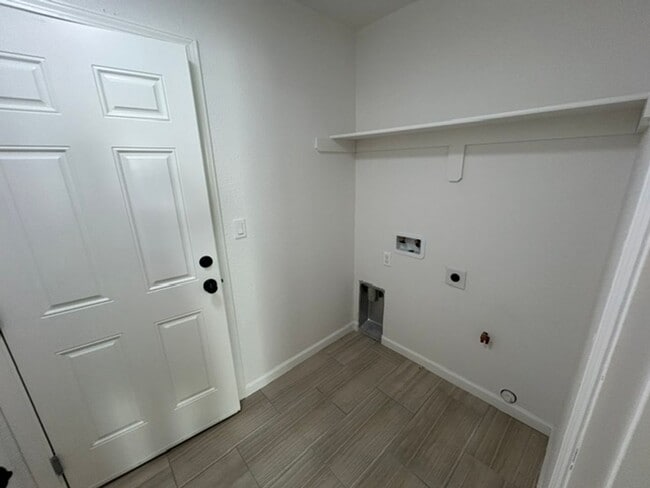 Building Photo - 820 N Cypress St