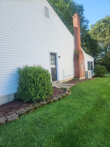 Building Photo - 662 Parmentier Rd