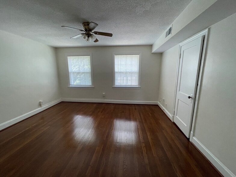 Family room - 4630 New Hampshire Ave NW