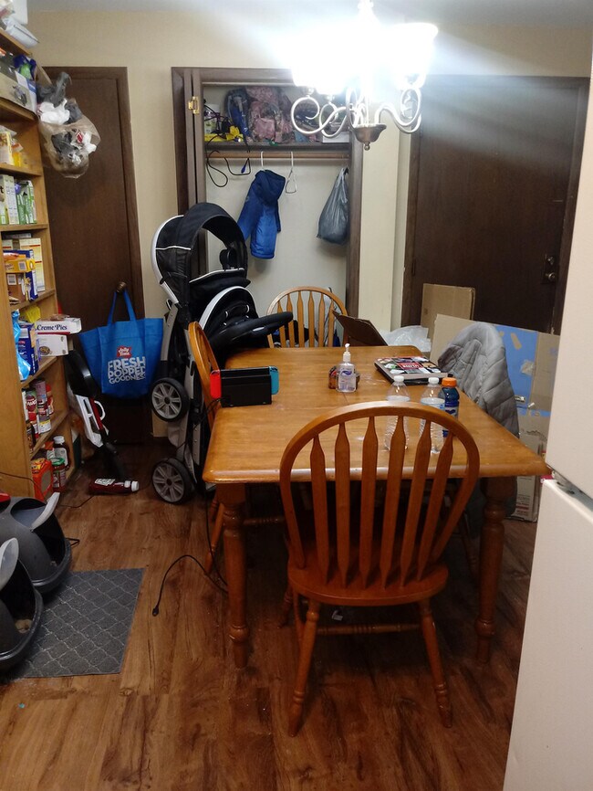 Building Photo - Large 2 Bed 2 Bath Heat & Water Inc-Neenah