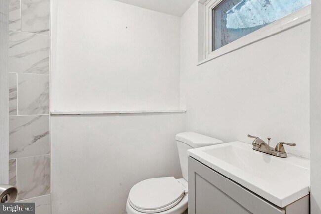 Building Photo - 1119 S Edison St