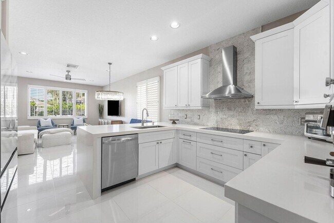 Building Photo - 121 Palm Cir