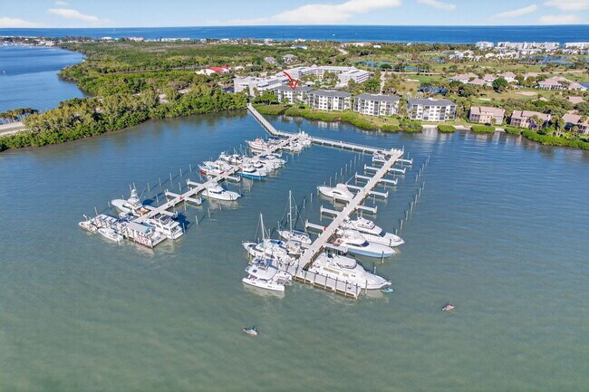 Building Photo - 390 NE Edgewater Dr