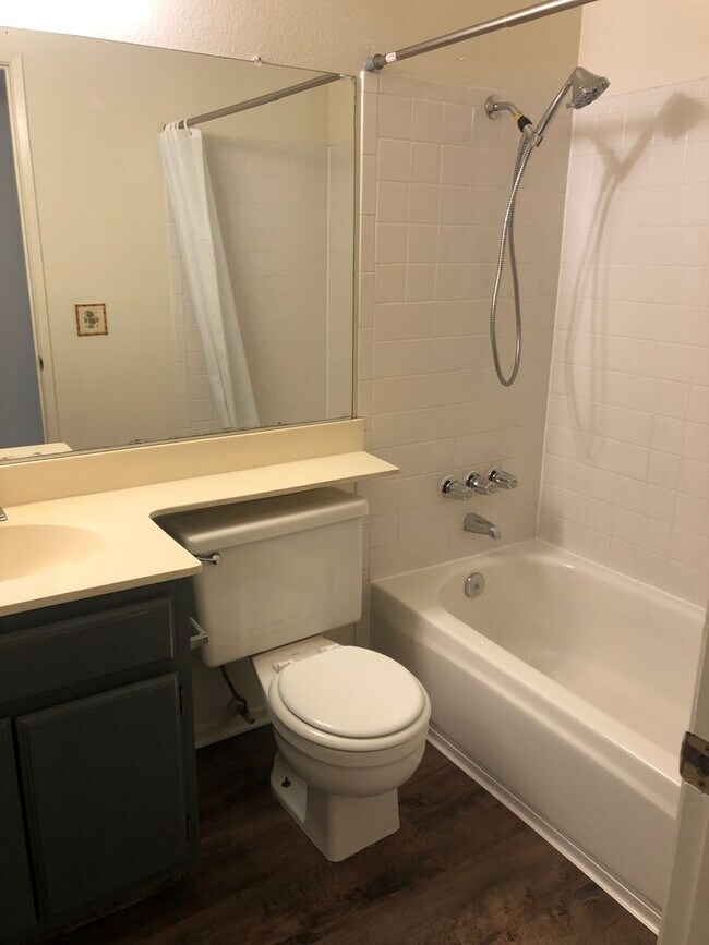Building Photo - NICE 3 BED HOME IN CITRUS HEIGHTS!! HUGE YARD!!