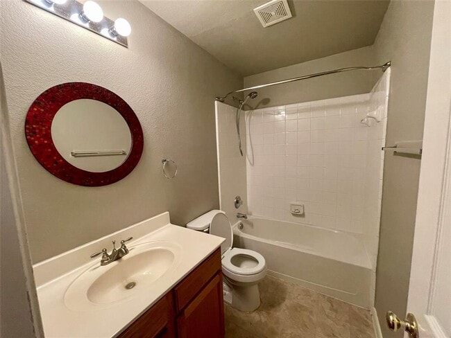 Building Photo - 800 Orchard St