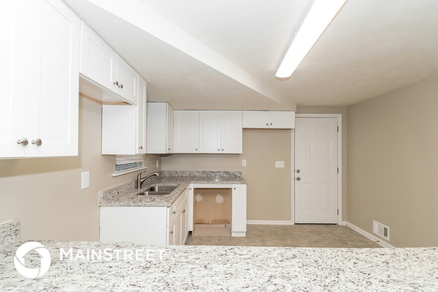 Building Photo - 6200 King Arthur Dr