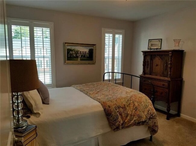 Building Photo - 411 Maple Ridge Dr