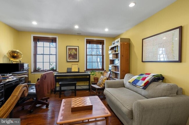 Building Photo - 928 Irving St