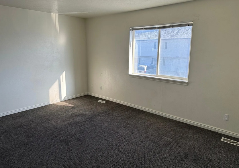 Building Photo - 1393 N 260 W
