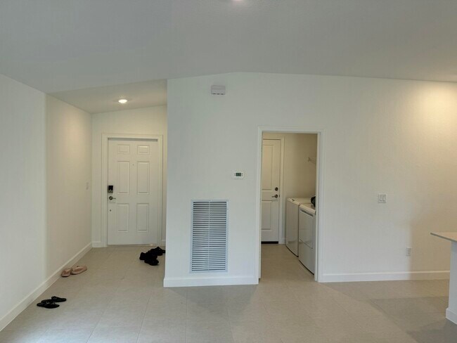 Building Photo - 10501 NW Suncrest Lp