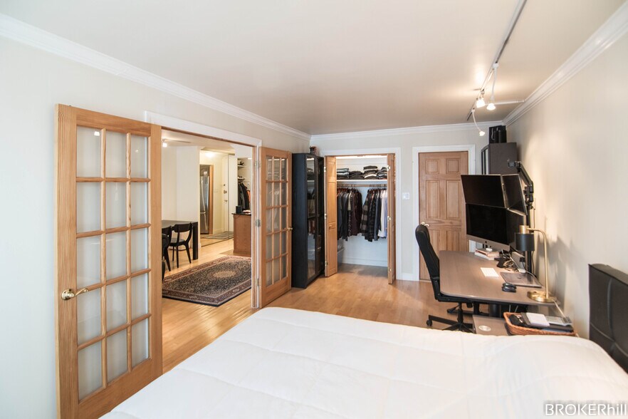 Bedroom - 1340 N Dearborn St