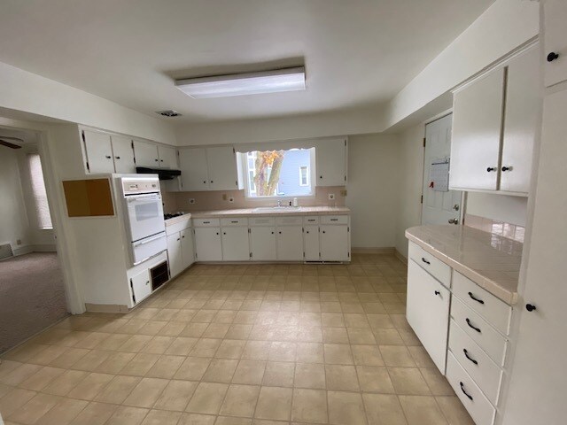 Kitchen - 404 Caroline St