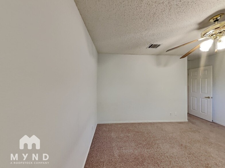 Building Photo - 205 Covala Dr