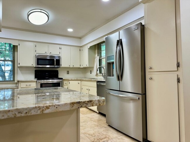 Building Photo - Nice 4BR Home in Perfect Location