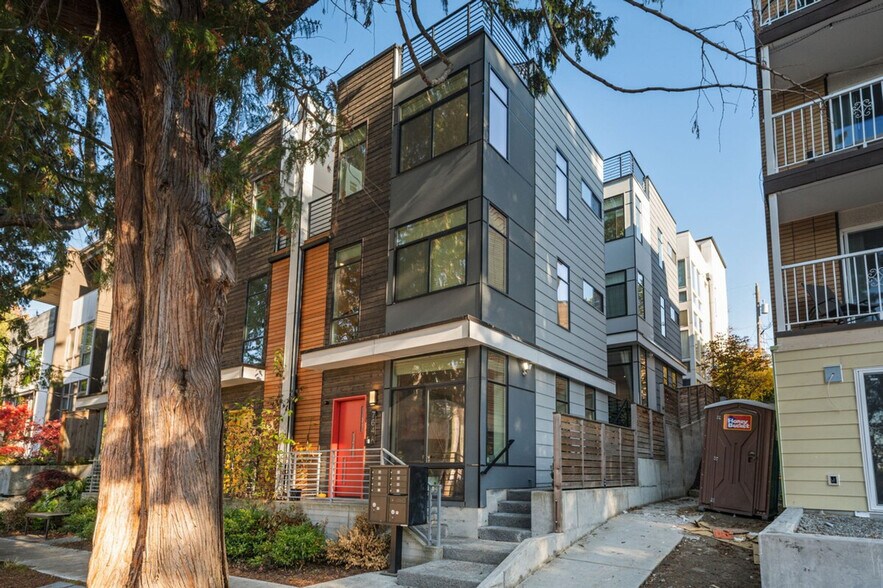 Building Photo - 764A Belmont Pl E