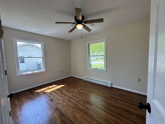 Building Photo - 108 Crystal Lake Ct