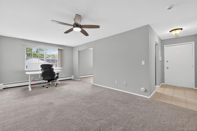 Building Photo - 31 Doxbury Ln