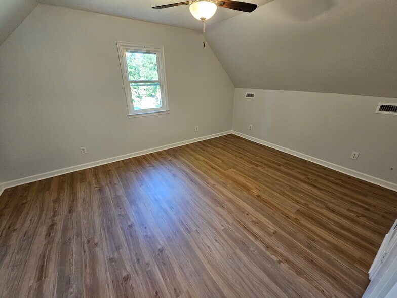 Building Photo - 2800 South Ridge Dr