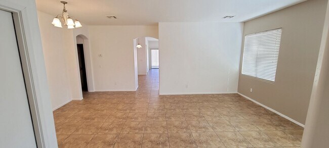 Building Photo - 1414 E Bautista Rd