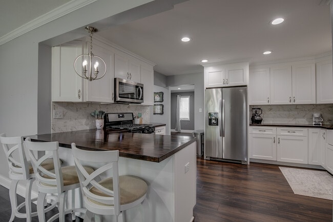 Building Photo - 523 Hawley Ct