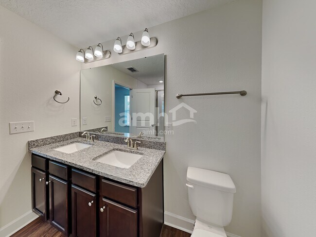 Building Photo - 5834 Hampton Creek Rd
