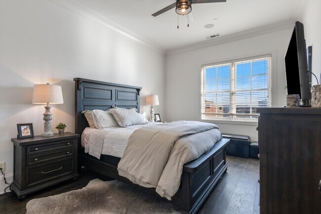 Building Photo - 3127 Parthenon Ave