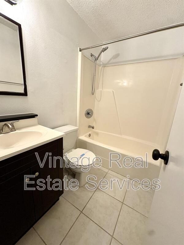 Building Photo - 231 Red Maple Pl